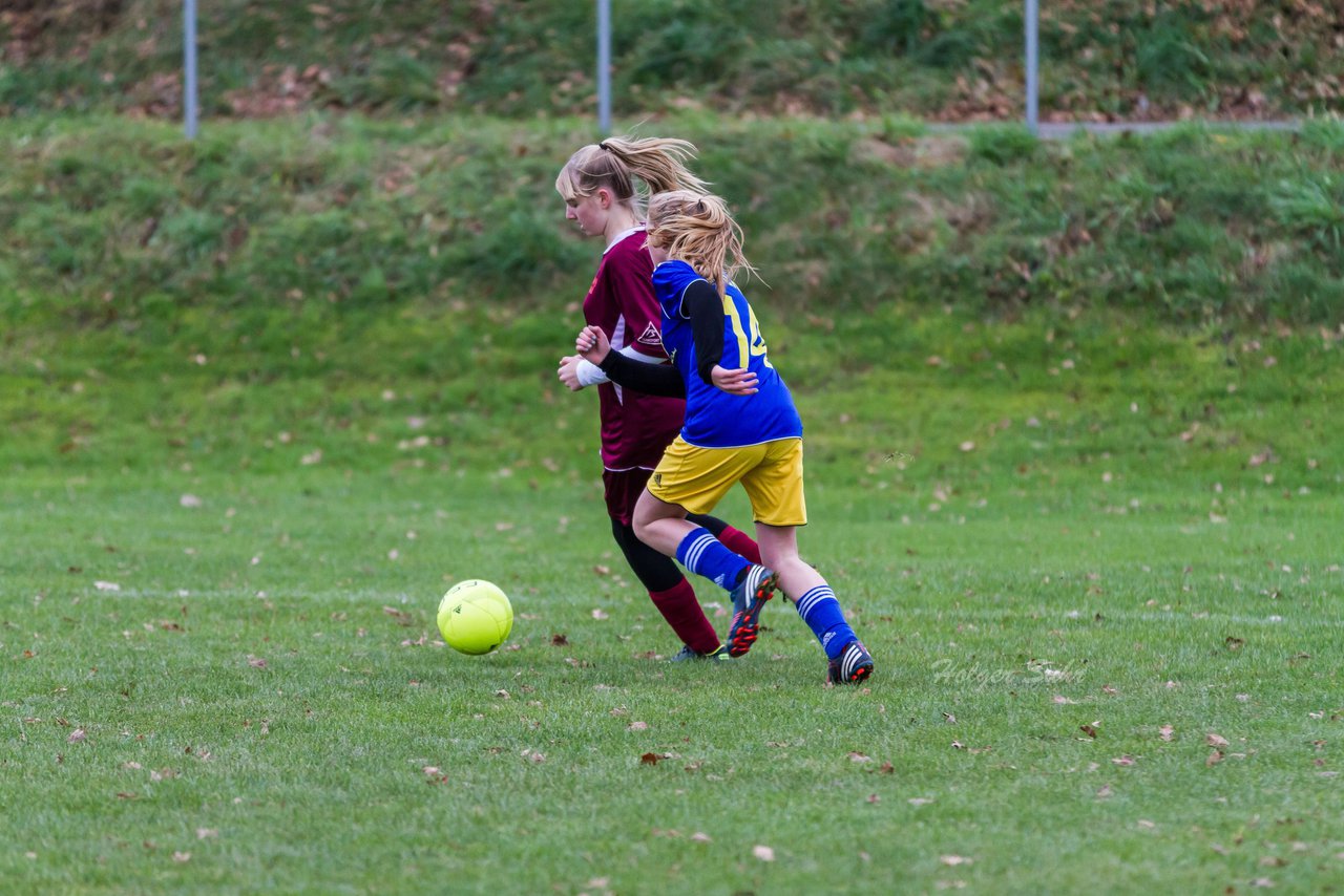 Bild 104 - B-Juniorinnen TSV Gnutz o.W. - SV Henstedt Ulzburg II : Ergebnis: ca. 5:0